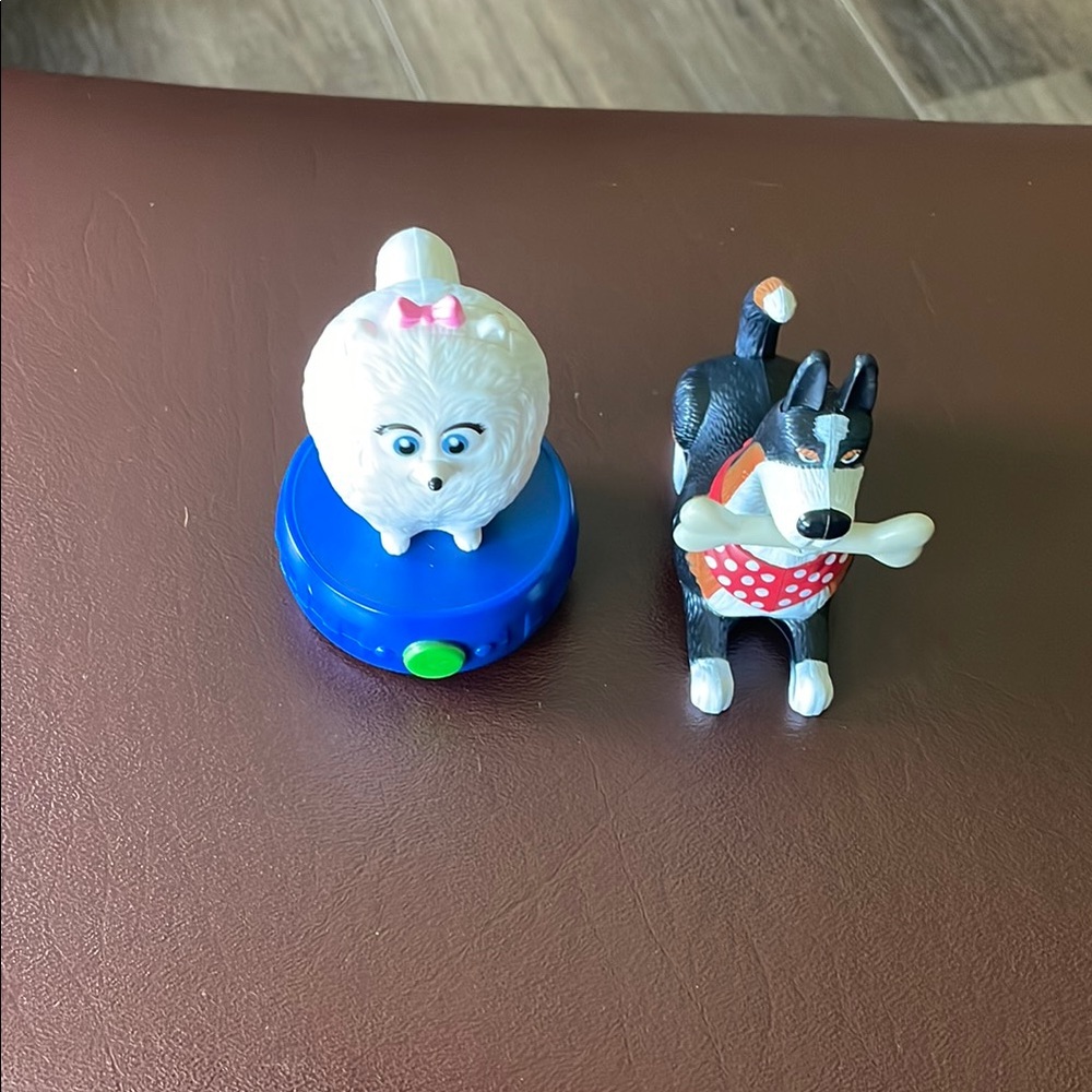 2 McDonald’s Hsppy Meal Dogs
